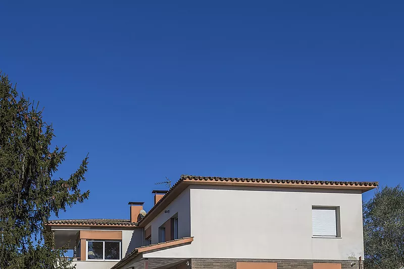 Casa en Palau muy soleada con jardín y piscina