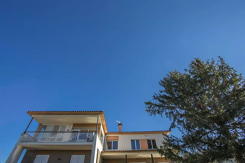 Casa en Palau muy soleada con jardín y piscina