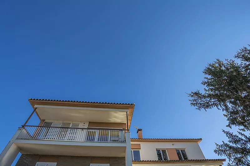 Casa en Palau muy soleada con jardín y piscina