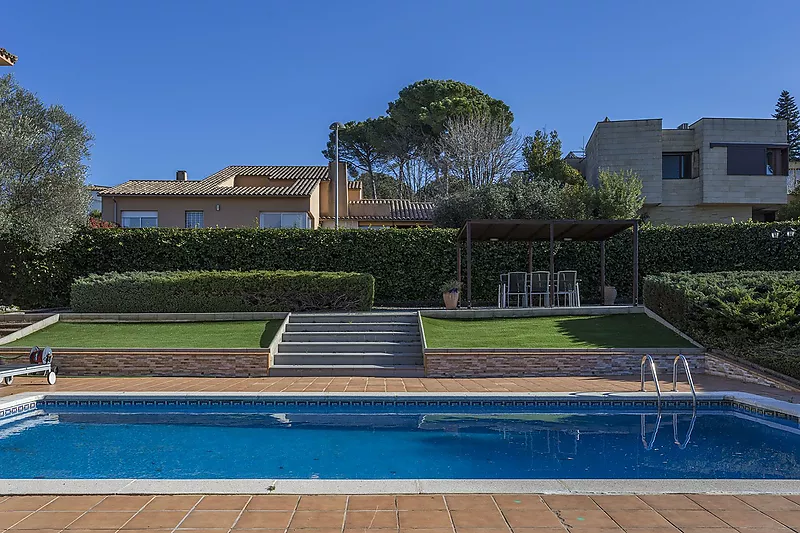 Casa en Palau muy soleada con jardín y piscina