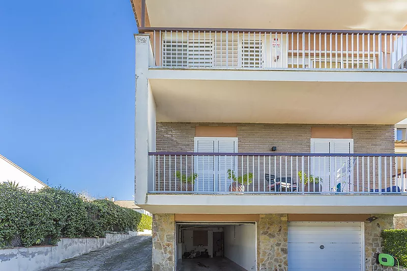 Casa en Palau muy soleada con jardín y piscina