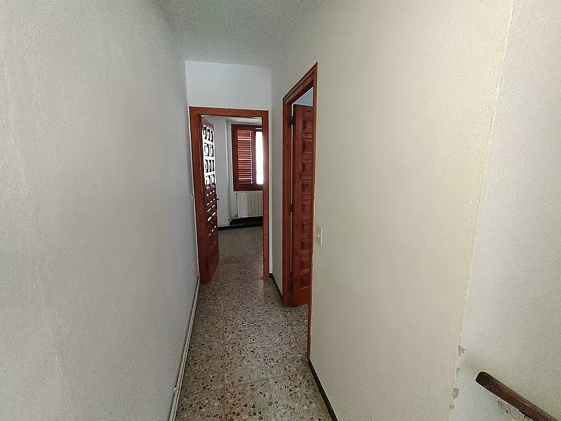 Townhouse in Palafrugell to renovate with garage and backyard