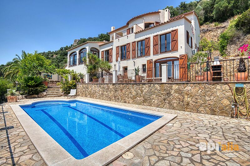 Espectacular casa amb piscina i vistes per gaudir de l estil de vida mediterrani