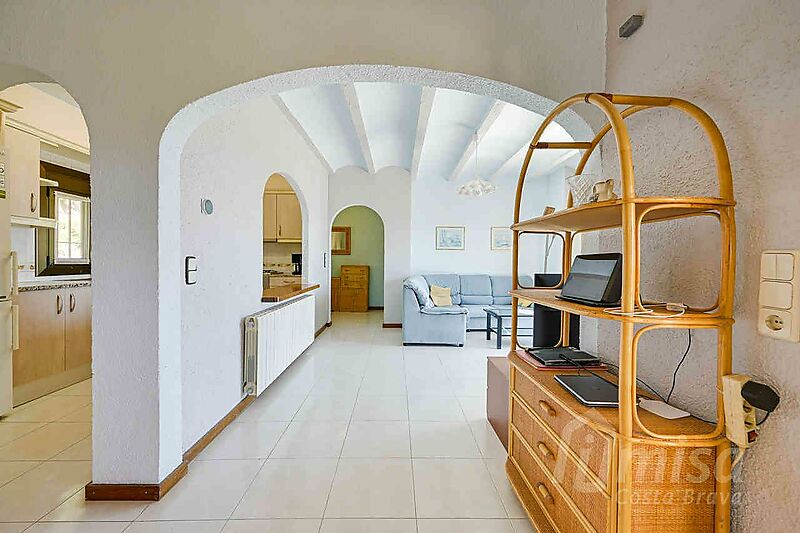 Exclusiva vila amb piscina interior climatitzada i vistes panoràmiques al mar a Vescomtat de Cabanyes (Calonge)