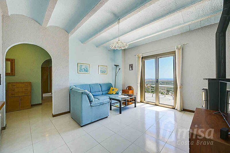 Exclusiva vila amb piscina interior climatitzada i vistes panoràmiques al mar a Vescomtat de Cabanyes (Calonge)