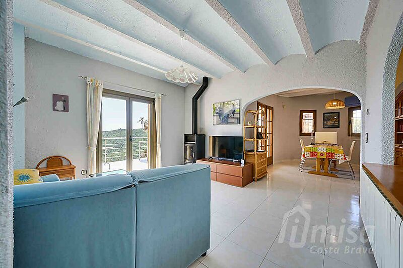 Exclusiva vila amb piscina interior climatitzada i vistes panoràmiques al mar a Vescomtat de Cabanyes (Calonge)