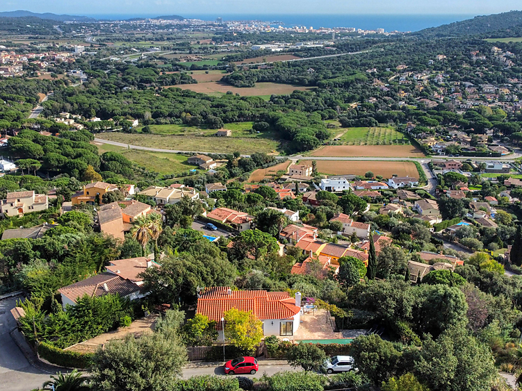 Normatives sobre Llicències Turístiques a Catalunya: Impacte a Calonge i la Costa Brava